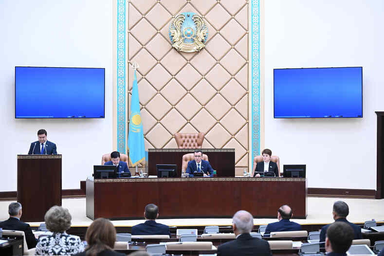 Сенат Казахстана одобрил Закон по использованию пастбищ